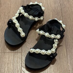 Arizona Love Trekky pearls sandals